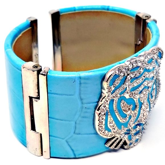 Women's Designer Leather Wrist Cuff Bracelet - Picture 3 of 4